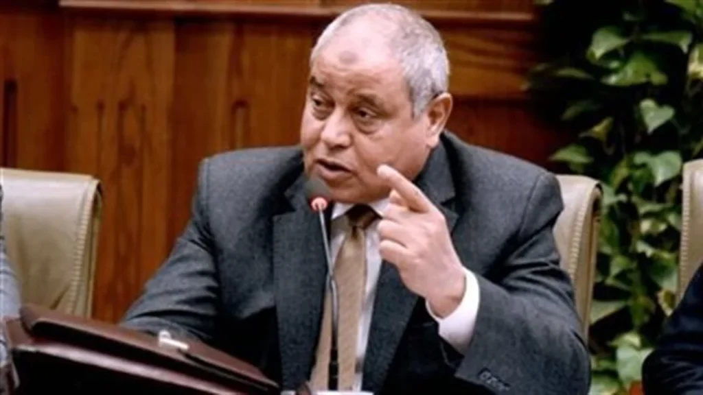 كيف يدفع الاضطراب الجيوسياسي سعر الدولار للارتفاع إلى 52 جنيهاً في مصر؟